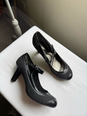 Dexflex Comfort Mary Jane Heels featuring a black and gray textured fabric 7 1/2